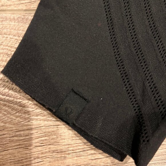 Lululemon Seamless black crop legging size 4 BRAND NEW - Picture 1 of 3